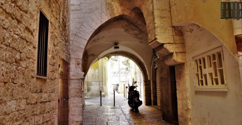 Magia nera e riti malefici: quando le streghe di Bari si riunivano sotto "l'arco de la Masciàre"